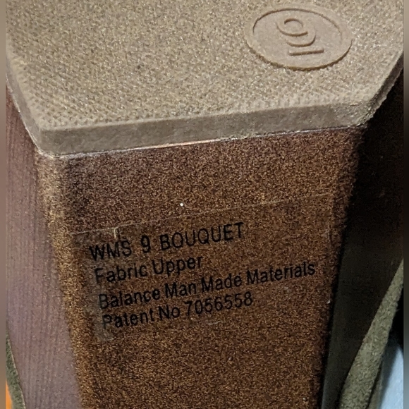 Report Olive Green Suede Heels, Size 9 - Picture 8 of 8